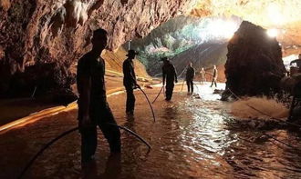 探秘水下洞穴：一场惊心动魄的探险之旅