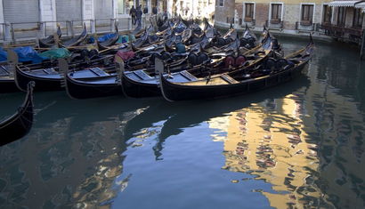 威尼斯船叫什么，舟：贡多拉与大运河的传奇故事